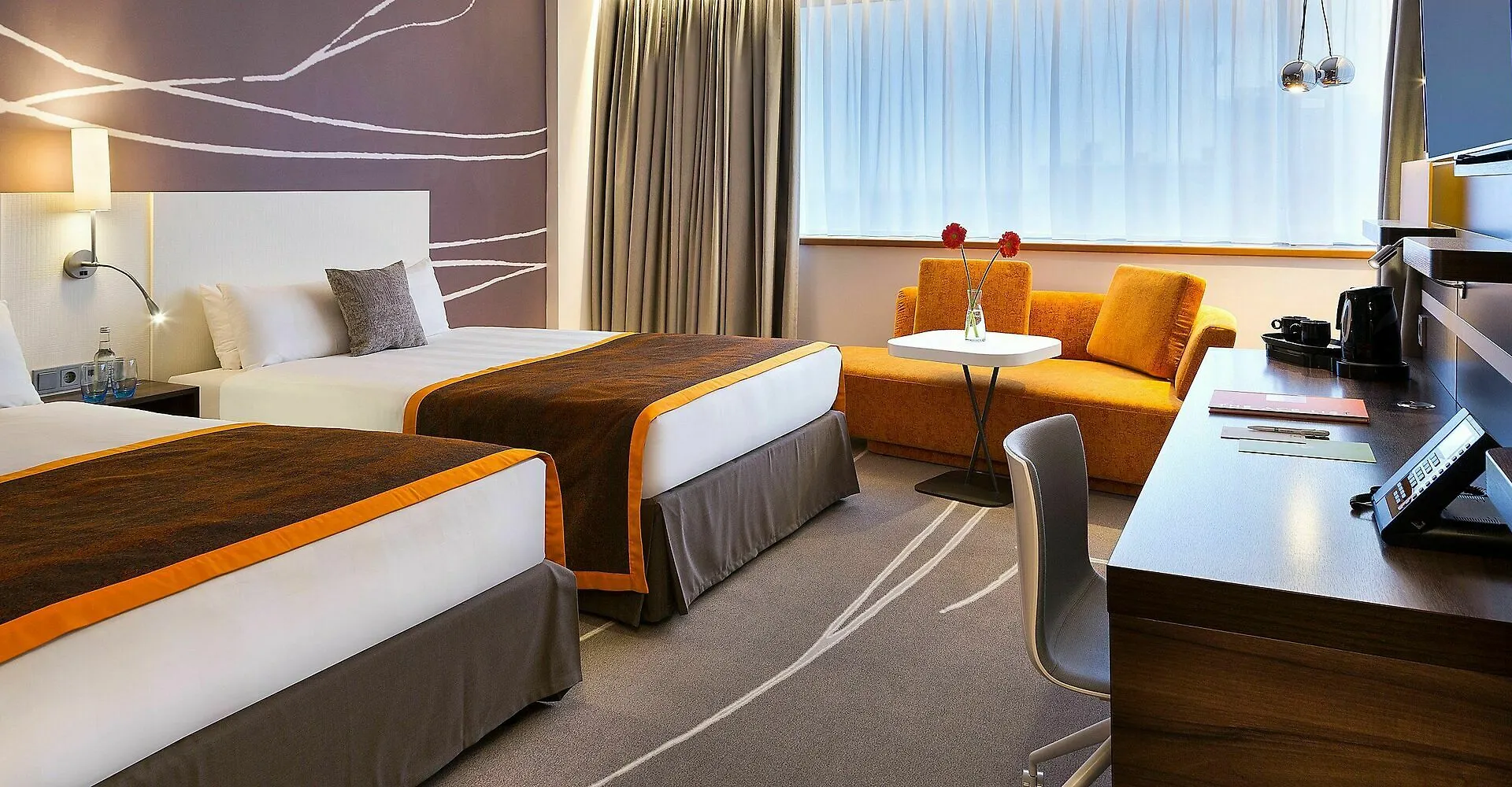 Holiday Inn Amsterdam 4*,