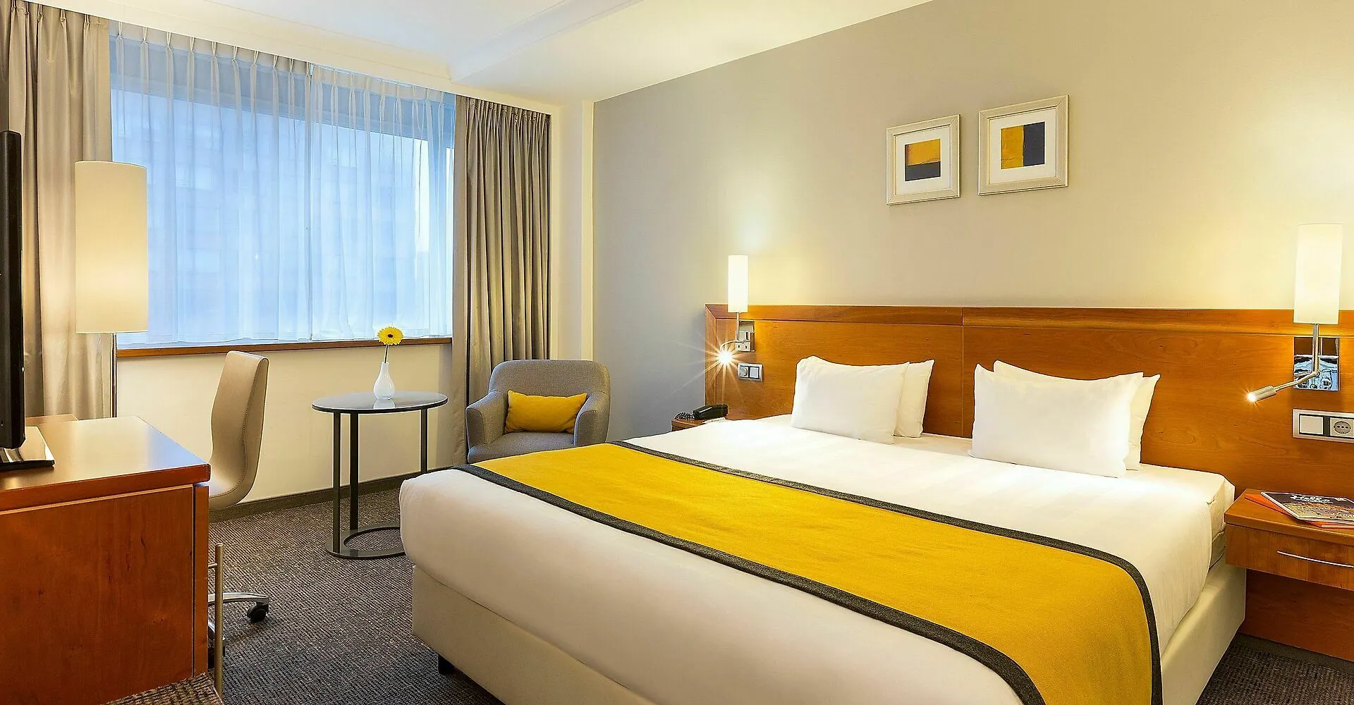 Holiday Inn Amsterdam Otel